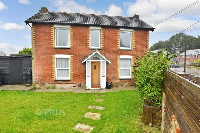 School Green Road, Freshwater, PO40, photo 1