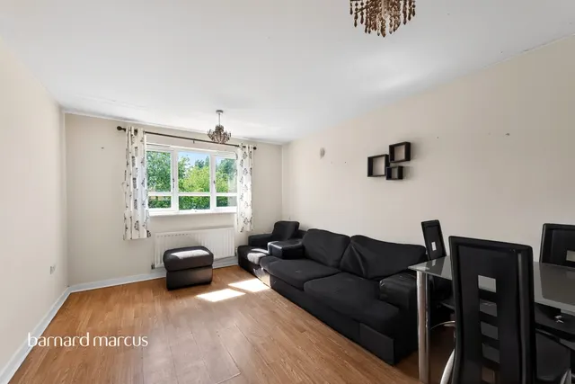 Photo 2 — Chertsey Road, Feltham