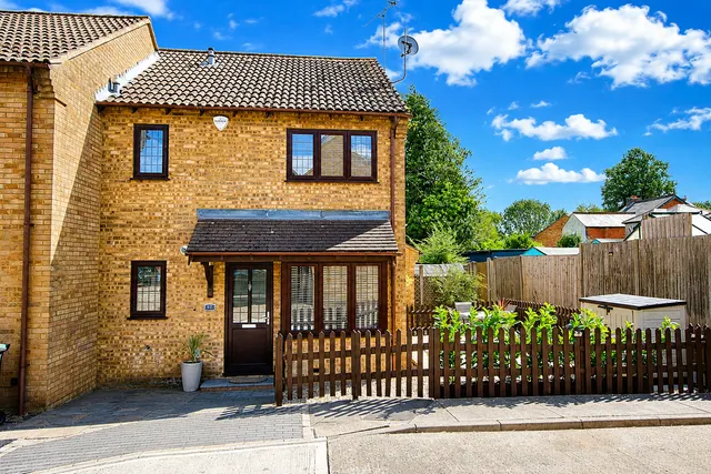 Photo 2 — Creasy Close, Abbots Langley, WD5 0HS