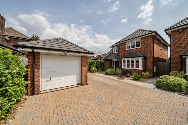 Brook Lane, Sarisbury Green, Southampton, photo 1