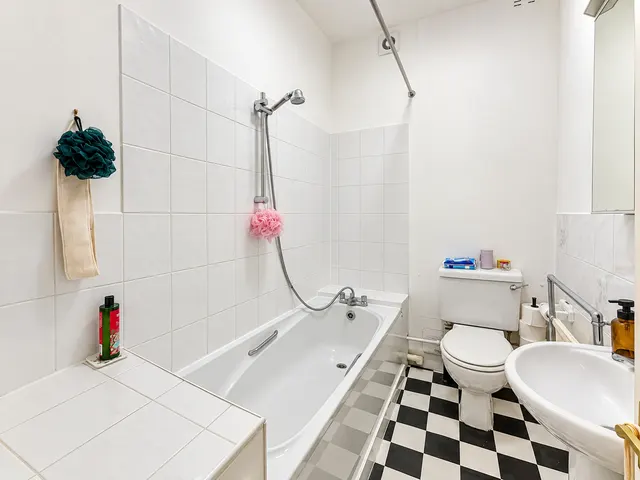 Wellington Crescent, Ramsgate, CT11, photo 3