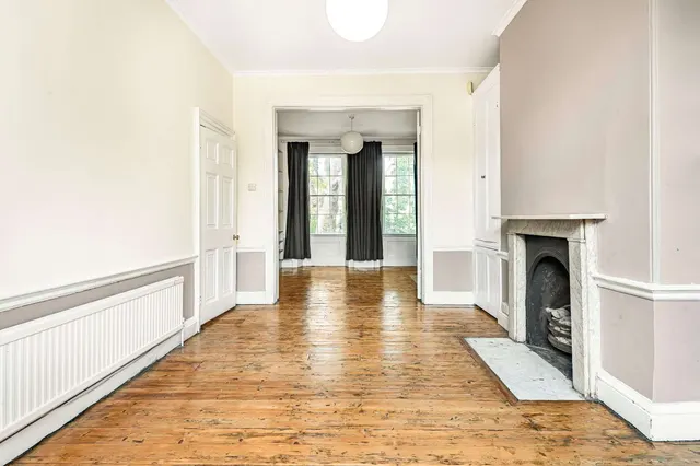 Photo 3 — Cassland Road, London, E9 7AN