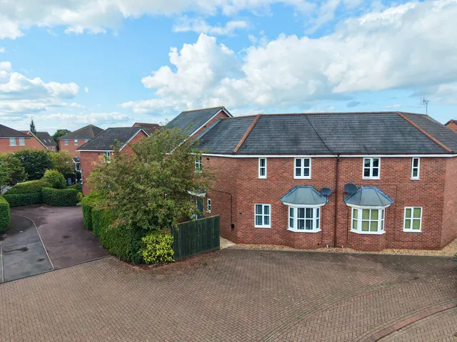 Golden Hill, Weston, CW2, photo 1