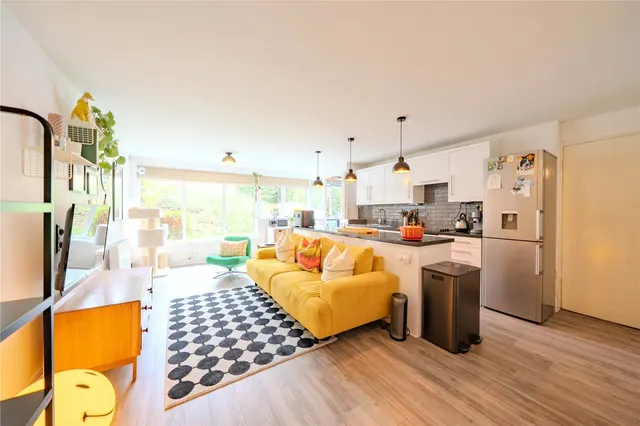 Shaw Lane, Leeds, LS6, photo 1
