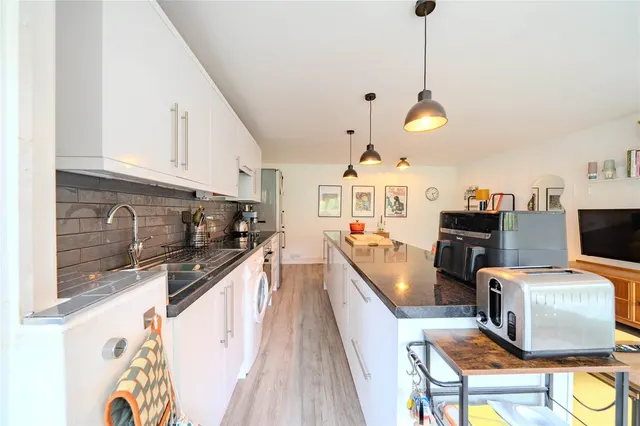 Shaw Lane, Leeds, LS6, photo 3