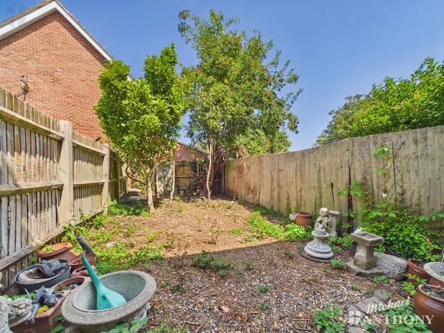 Bowler Road, Aylesbury, HP21, photo 3