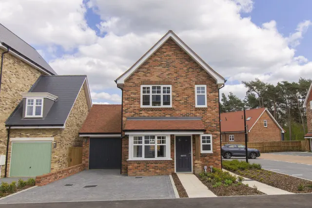 Sweet Chestnut Close, Fleet, GU51 3JQ, photo 1