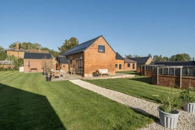 Yew Tree House, The Slade, CV47, photo 3