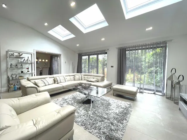 Photo 3 — Bournwell Close, Hadley Wood, Hertfordshire, EN4 0JX