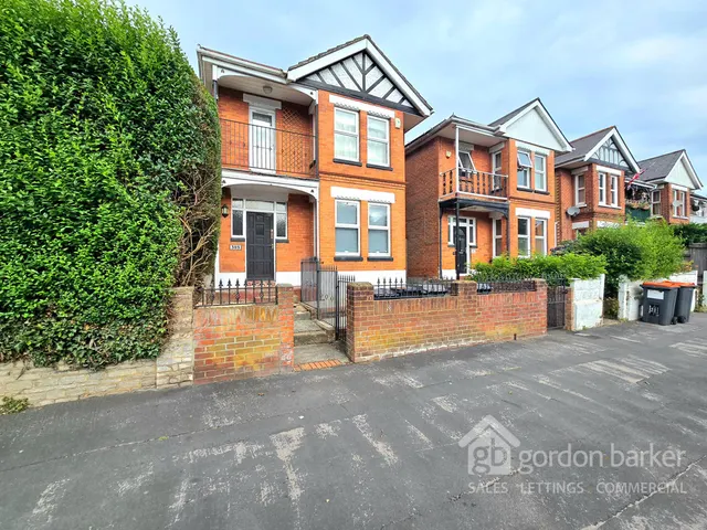 Charminster Road, Bournemouth, BH8 9QT, photo 1