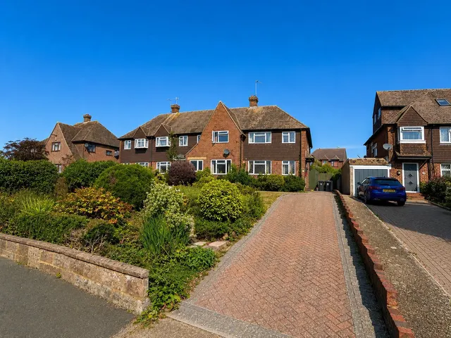 Hawkstown Gardens, Hailsham, East Sussex, BN27, photo 1