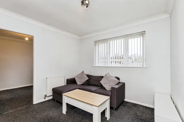 Photo 3 — Brooklands Road, Crawley