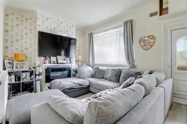 Wedgwood Lane, Gillow Heath, ST8, photo 2