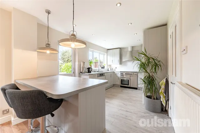 Photo 3 — Western Hill Close, Astwood Bank, Redditch, Worcestershire, B96 6BY