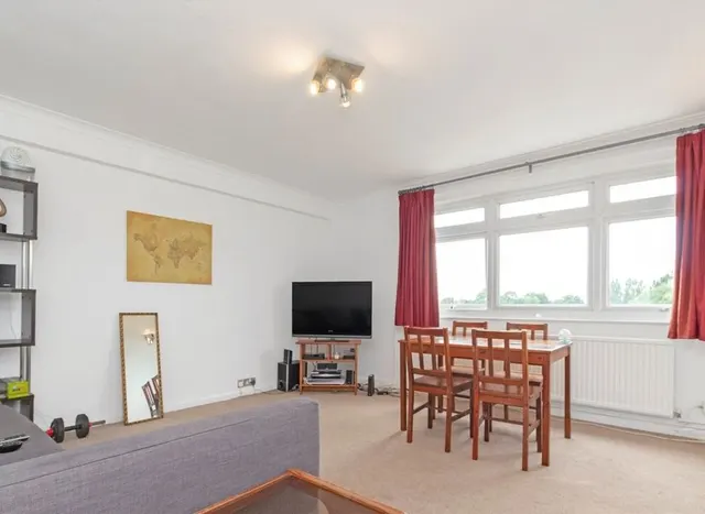 Photo 2 — Grand Drive, West Wimbledon, SW20