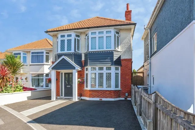 Coombe Gardens, Northbourne, BH10, photo 1