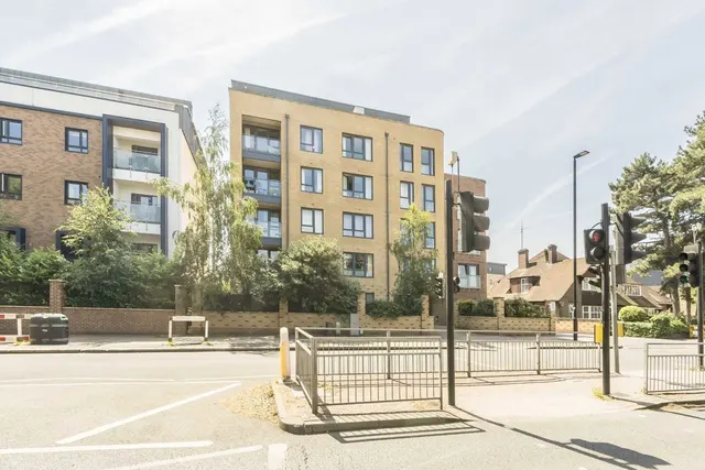 London Road, TW7, photo 1