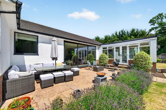 Templewood Lane, Farnham Common, SL2, photo 2