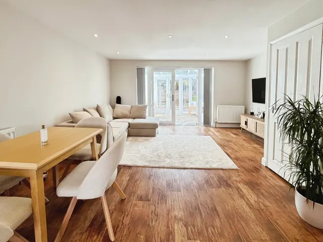 Photo 2 — Hawthorn Rise, Hook, Hampshire, RG27 9RG