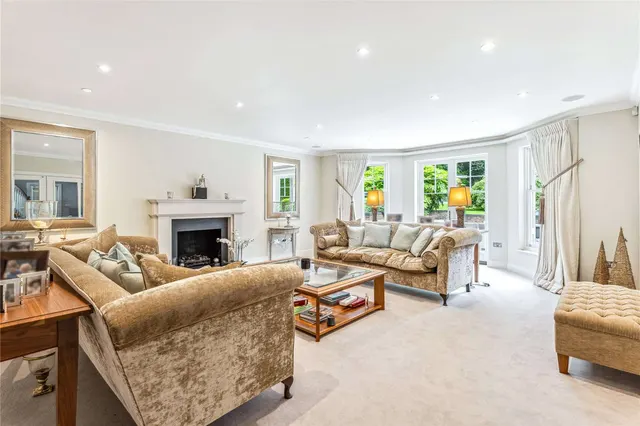 Photo 3 — Stratton Chase Drive, Chalfont St. Giles, Buckinghamshire, HP8 4NS