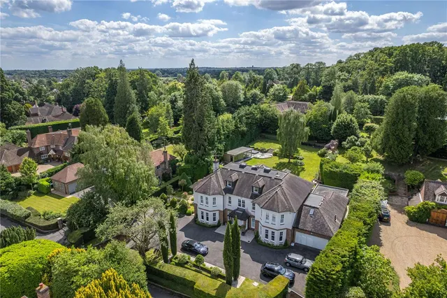 Photo 2 — Stratton Chase Drive, Chalfont St. Giles, Buckinghamshire, HP8 4NS