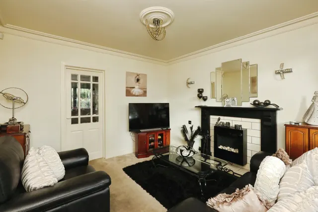 Lister Crescent, Basegreen, S12, photo 3