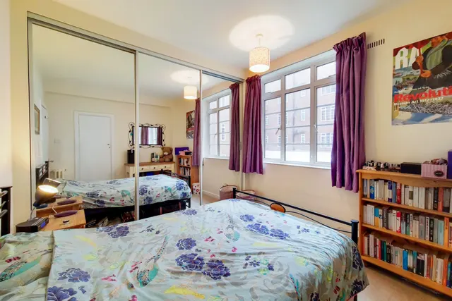 Hammersmith Road, London, W6, photo 3