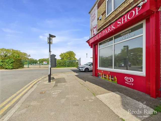 Westminster Avenue, Hull, East Yorkshire, HU8, photo 1