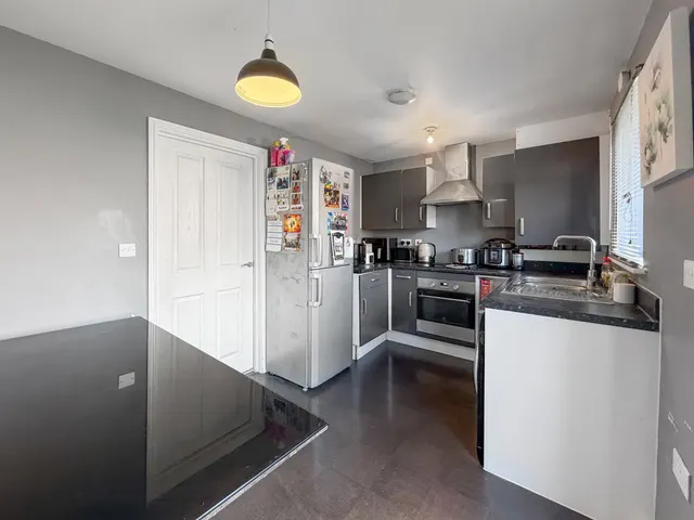 Sanderling Close, East Tilbury, RM18, photo 3