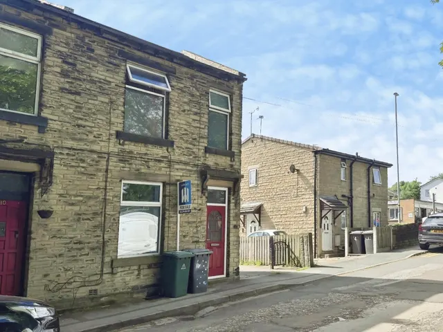 Exchange Street, Cleckheaton, BD19, photo 1