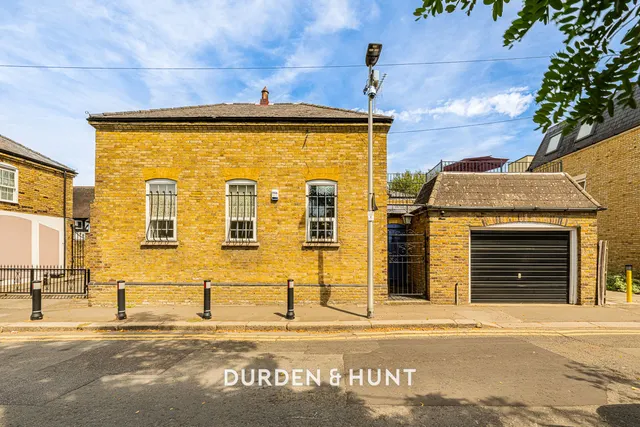 Mews Place, Woodford Green, IG8, photo 1