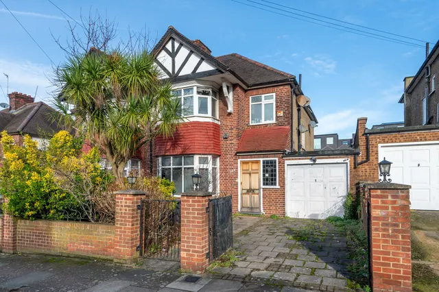 104 Leighton Gardens, London, photo 1