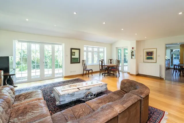 Peregrine Way, London, SW19, photo 3