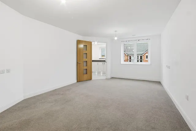 Churchfield Road, Walton-On-Thames, KT12, photo 1