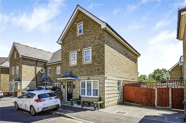 Simmons Drive, Dagenham, Essex, RM8, photo 1