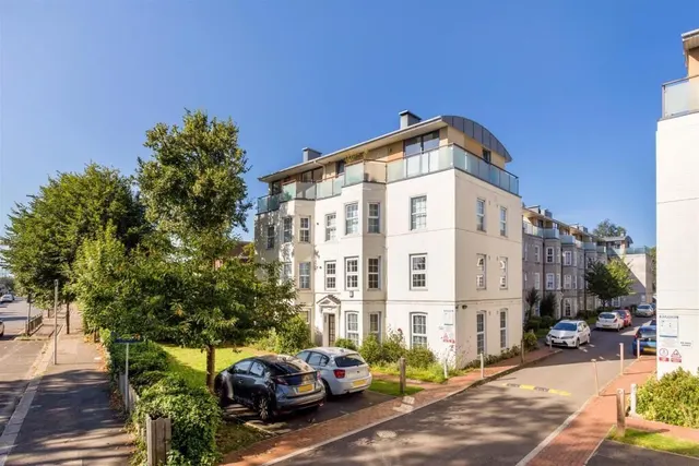 West Barnes Lane, Raynes Park, KT3, photo 1