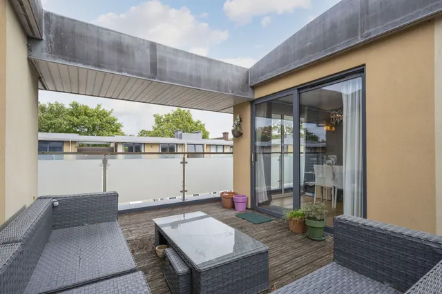 West Barnes Lane, Raynes Park, KT3, photo 2