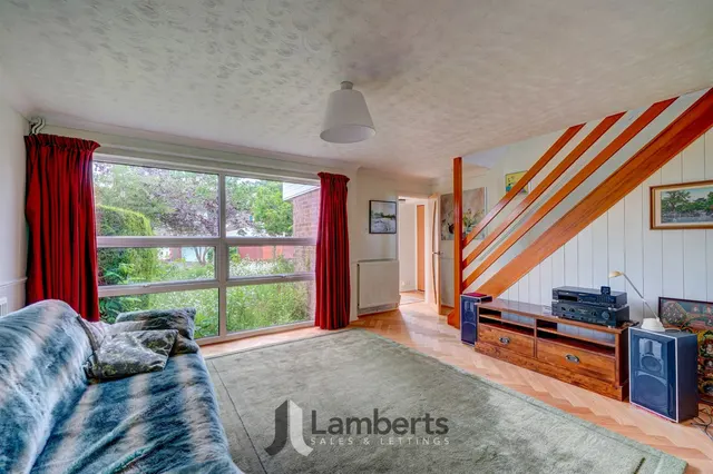 Photo 2 — 12 Alveston Close, Redditch