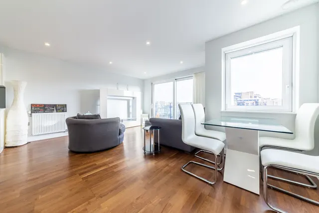 Cornmill House, London, photo 1