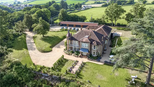 8 bedroom house, Rock Road, Wick, BS30