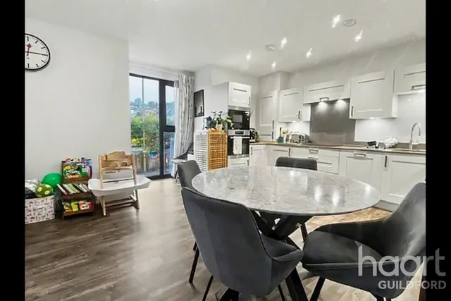 Denzil Road, Guildford, GU2, photo 3
