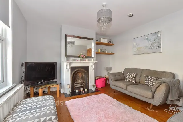 St. John's Road, Faversham, ME13, photo 2