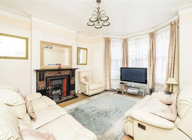 Photo 2 — Sudbourne Road, Brixton, SW2