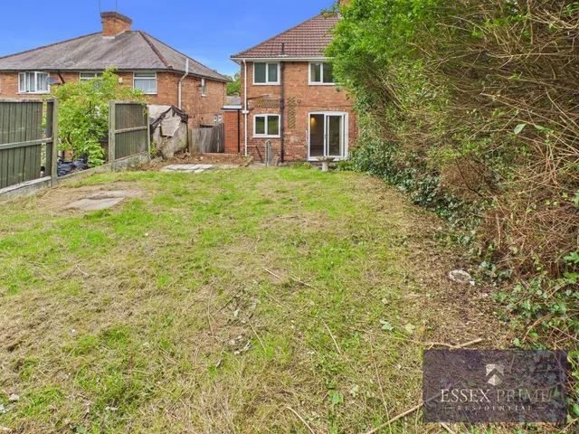 Photo 2 — Aylesbury Crescent, Birmingham B44 0DY