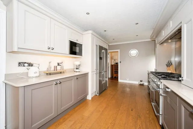 Green Bank Close, Prospect, CA7, photo 3