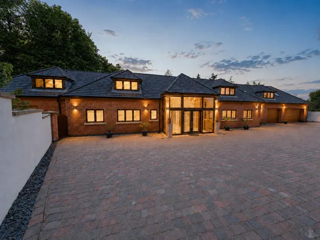 Stoughton Drive South, Leicester, LE2, photo 1