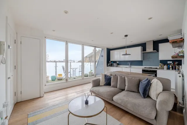 1 bedroom flat — Yukon Road, London, SW12