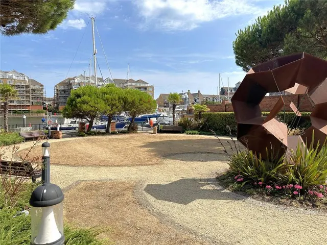 Christchurch Place, Eastbourne, BN23, photo 2