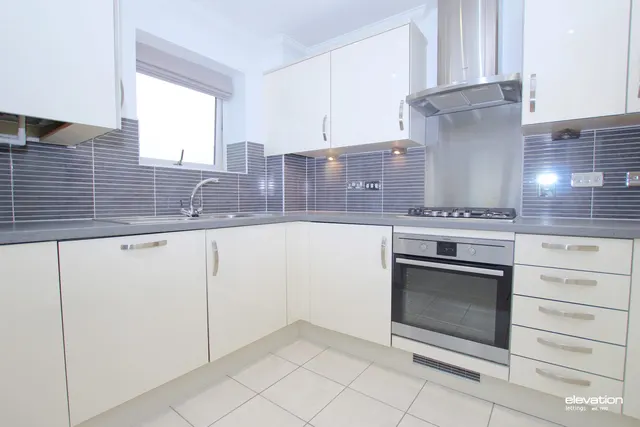 Flat 4 Tiltman Lane, 3 Tiltman Lane, Milton Keynes, Bletchley, MK3 6FJ, photo 1