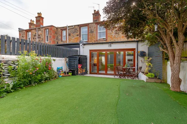 Photo 2 — Seaforth Drive, Blackhall, Edinburgh, EH4 2BZ